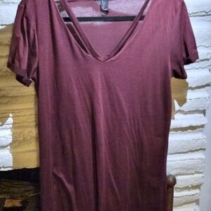 Forever 21 Burgundy V-Neck Short Sleeve Tee